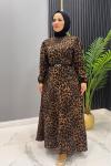 Elbise Bele oturan Hilal Leopar